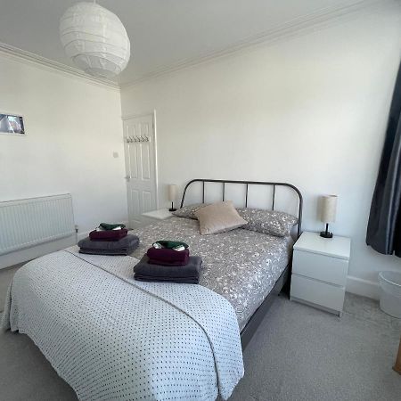 Double Bedroom With Tv In Sudbury Hill Wembley - 10 Mins From Wembley Stadium Harrow on the Hill Exterior photo